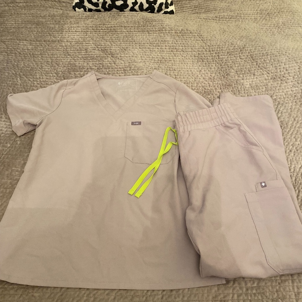 FIGS Scrub Set